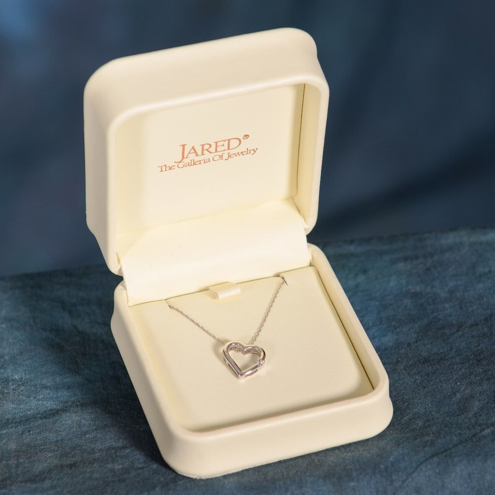 Jared heart necklace white gold w diamond accent